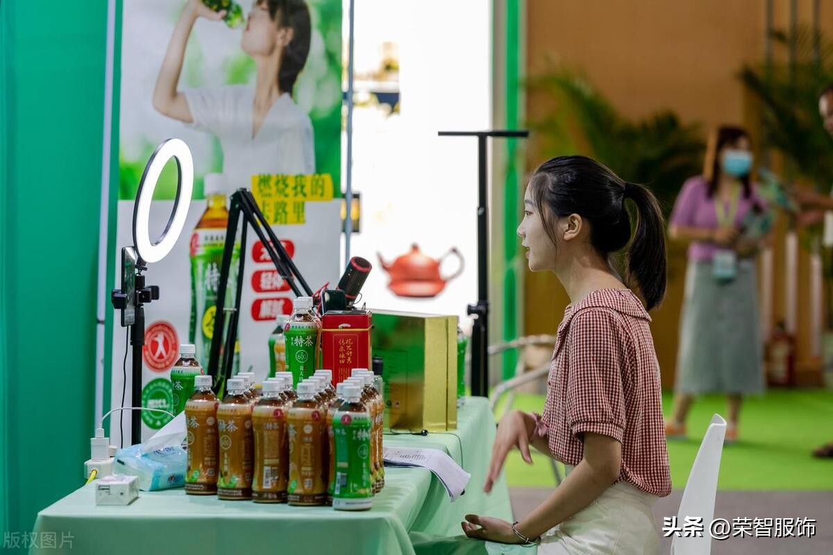 网红不能助力经济的复苏，反而会垄断市场