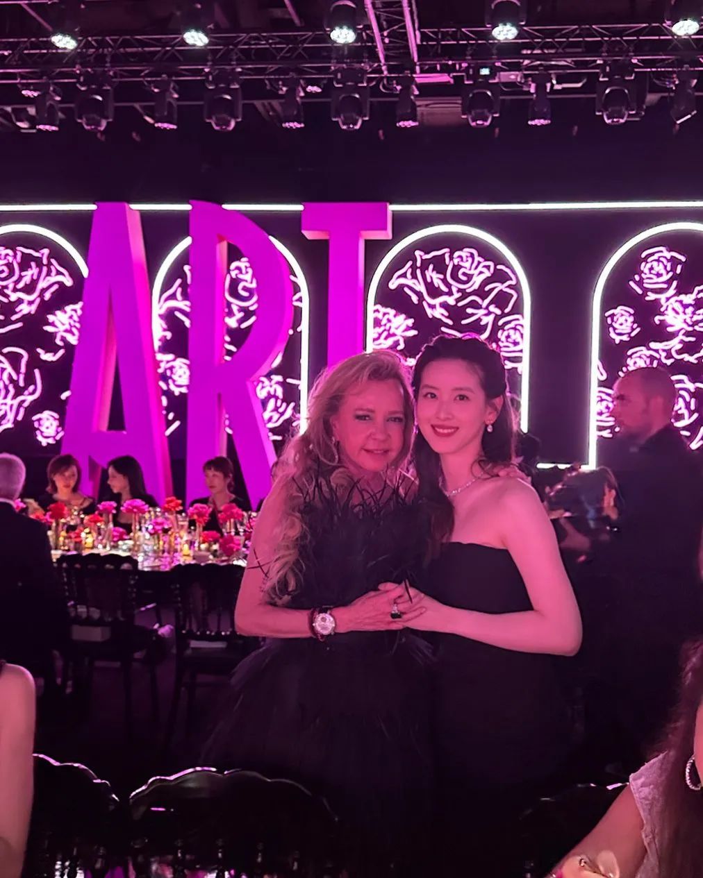 郭晶晶巩俐与明星合影,郭晶晶张曼玉合影