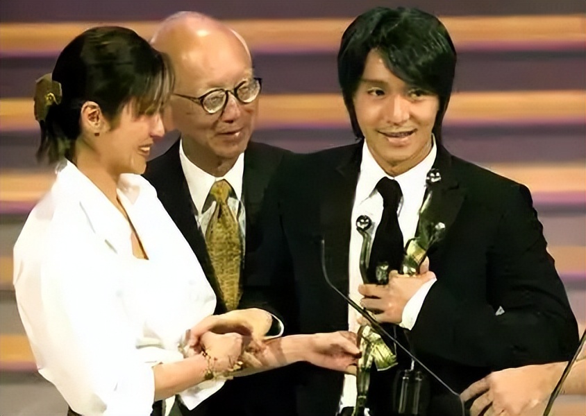 少林足球电影中的细节,少林足球这部电影获得怎样的评价