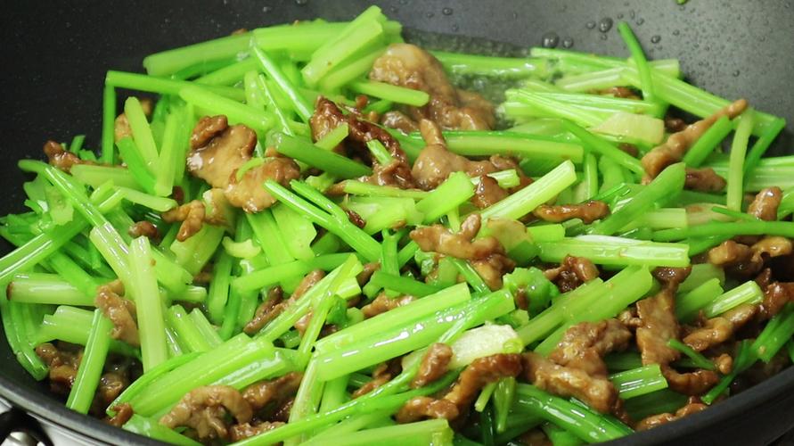 炒肉丝,要想肉丝不柴不腥,嫩滑如豆腐,大厨教你3招,别不知道