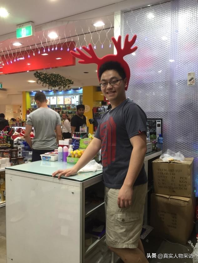 我，在澳洲跟一学妹恋爱成婚，疫情失业后，她陪我在夜市摆摊创业