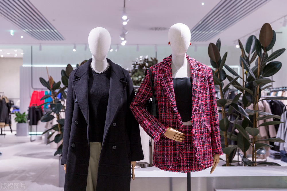 开服装店小姐姐一年赚多少钱,大姐用10块钱创业赚3000万