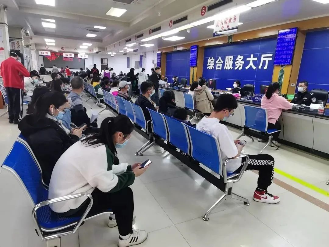 出入有境服务无境海报,广东新会出入境办证中心