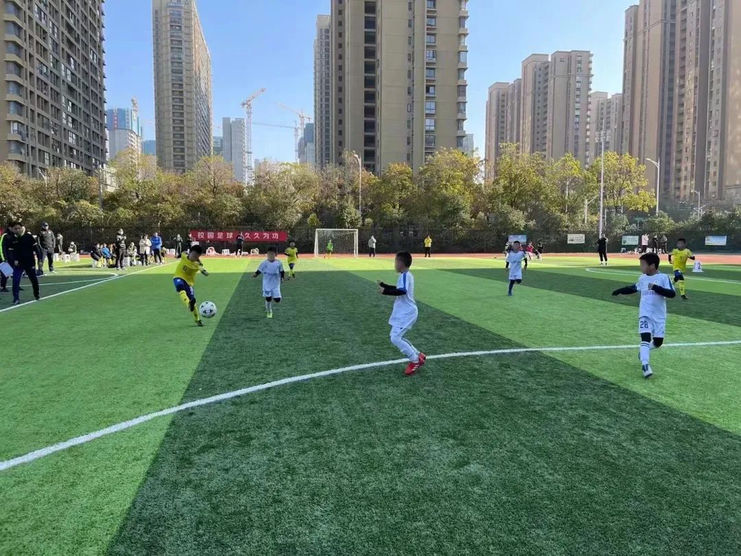 我是退役女足:进过工厂端过盘子,现在教孩子踢球月薪过万