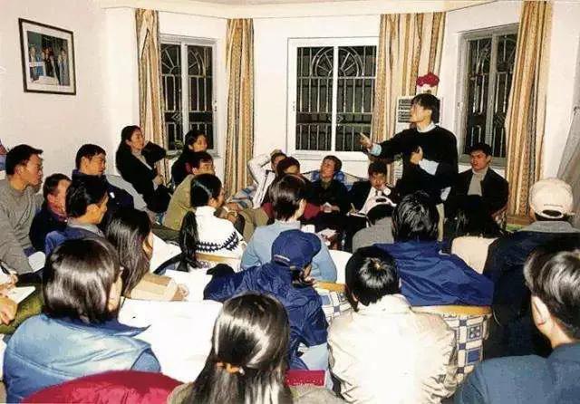 马云的创业经历2000字,马云10年前创业