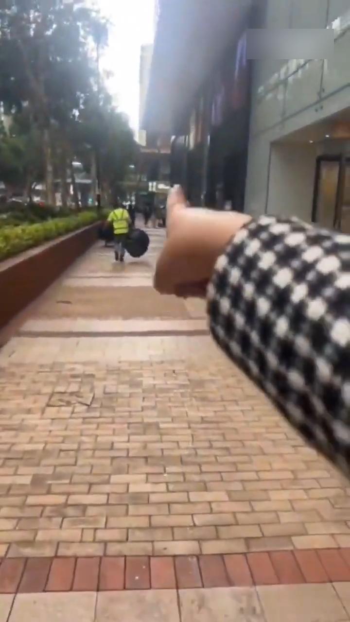 香港清洁工骂女游客,女子香港旅游被环卫女工骂