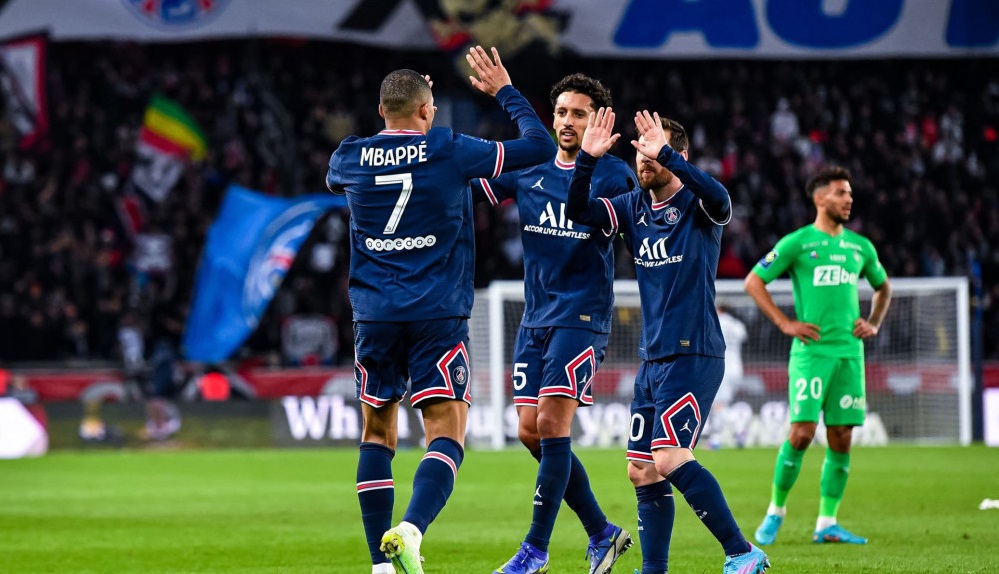 球王梅西神来之笔,梅西裁判吹哨