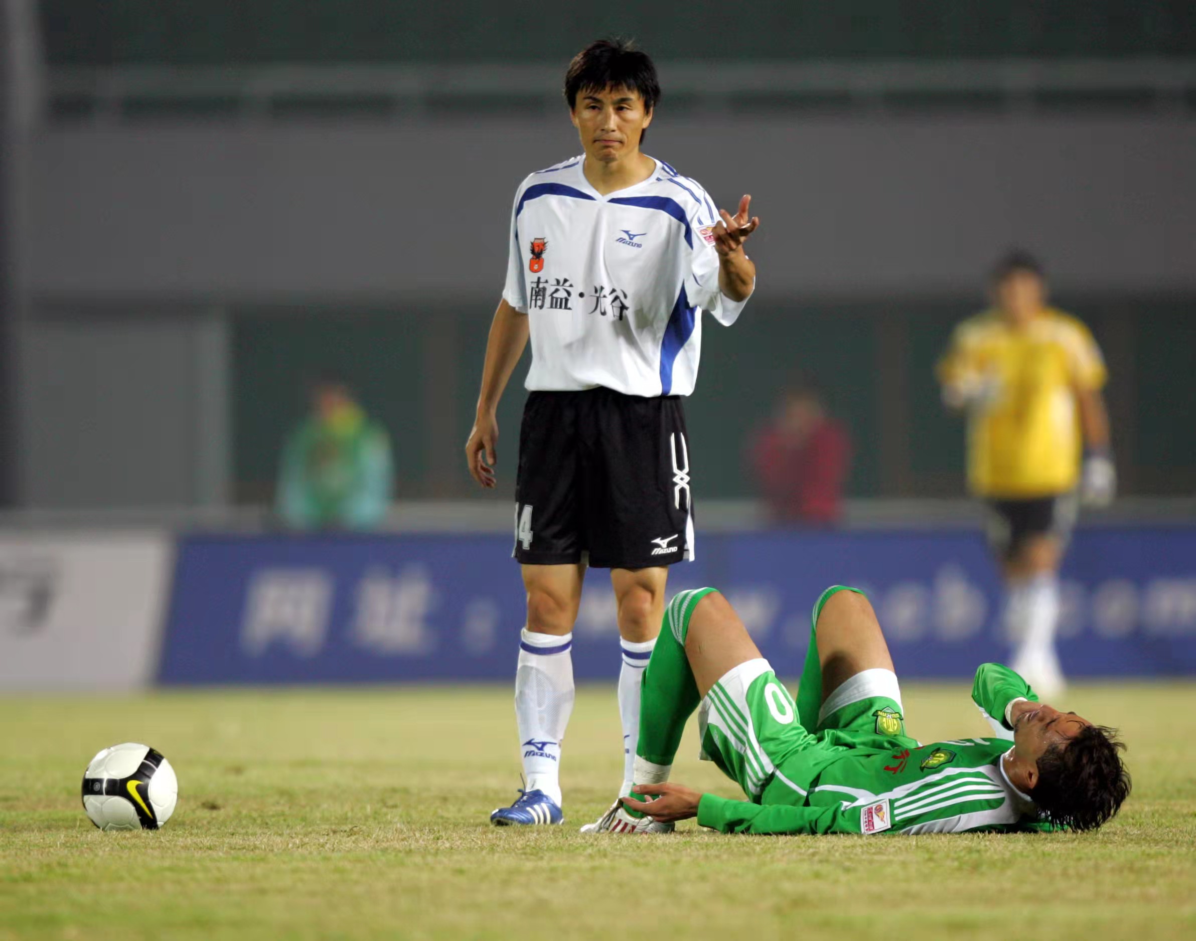 李玮锋哭着告别国家队,李玮锋踢球事件