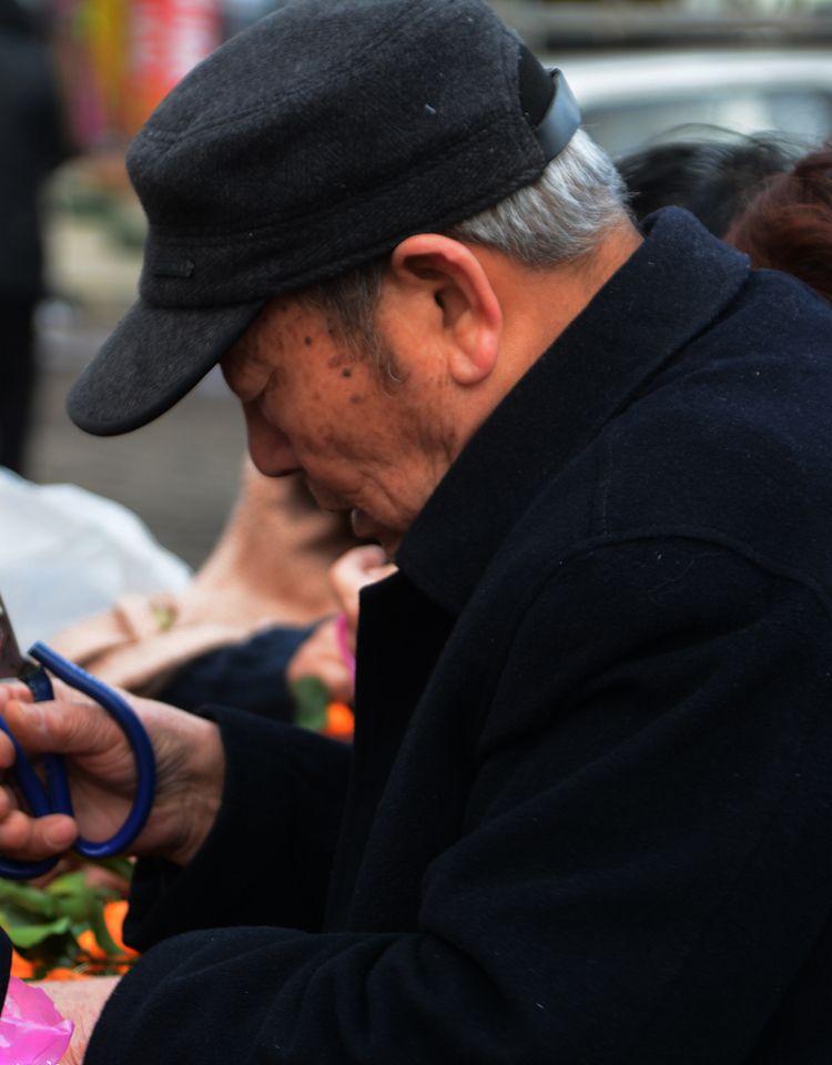 等你老了尽量少穿黑白灰,当你老了请务必远离老年帽推荐