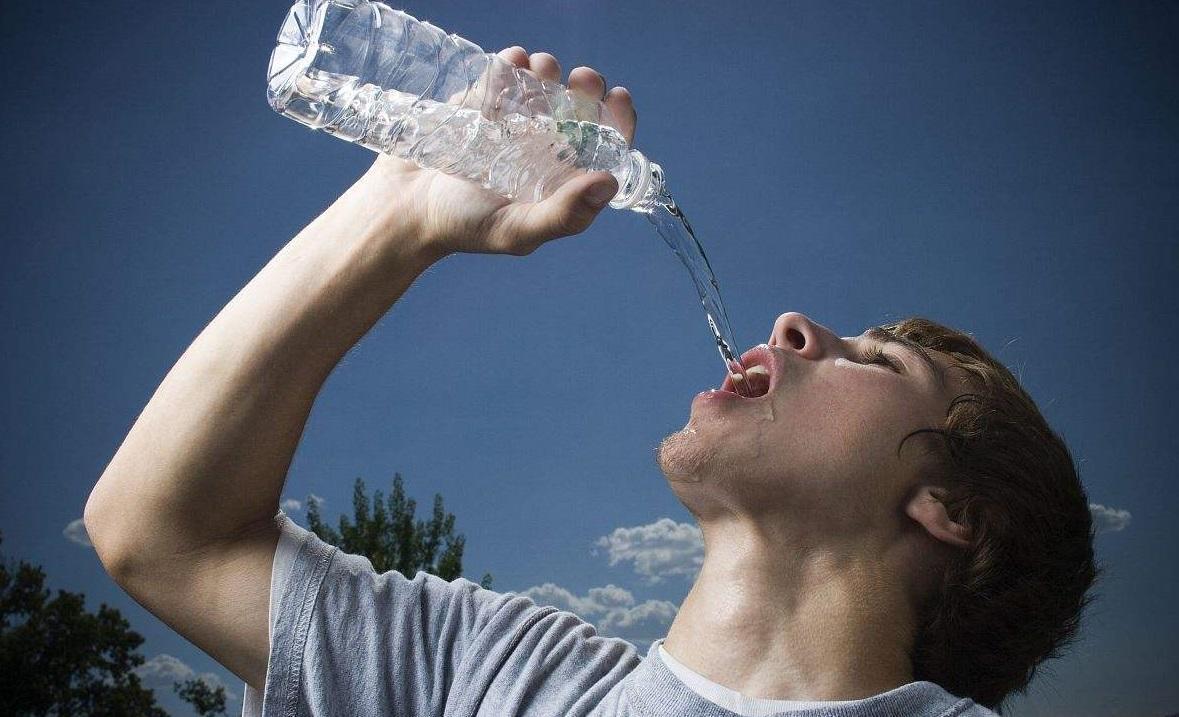 喝水用凉水和热水混可以吗,喝水是喝凉水好还是喝热水好