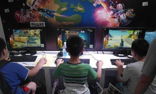 17岁孩子骗爷爷钱买游戏装备,孩子为买游戏装备欺骗大人