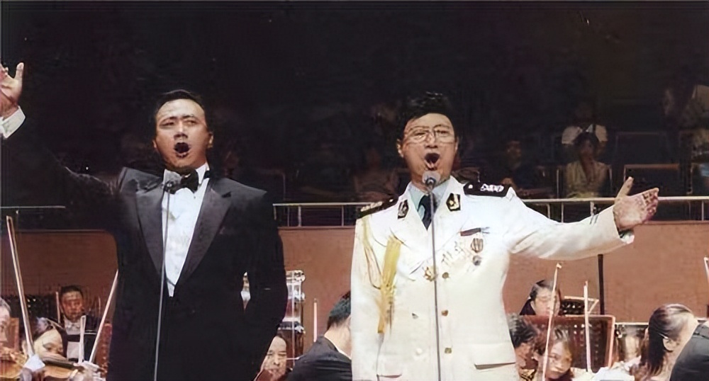 胡军的父亲当过兵,胡军有几个妻子