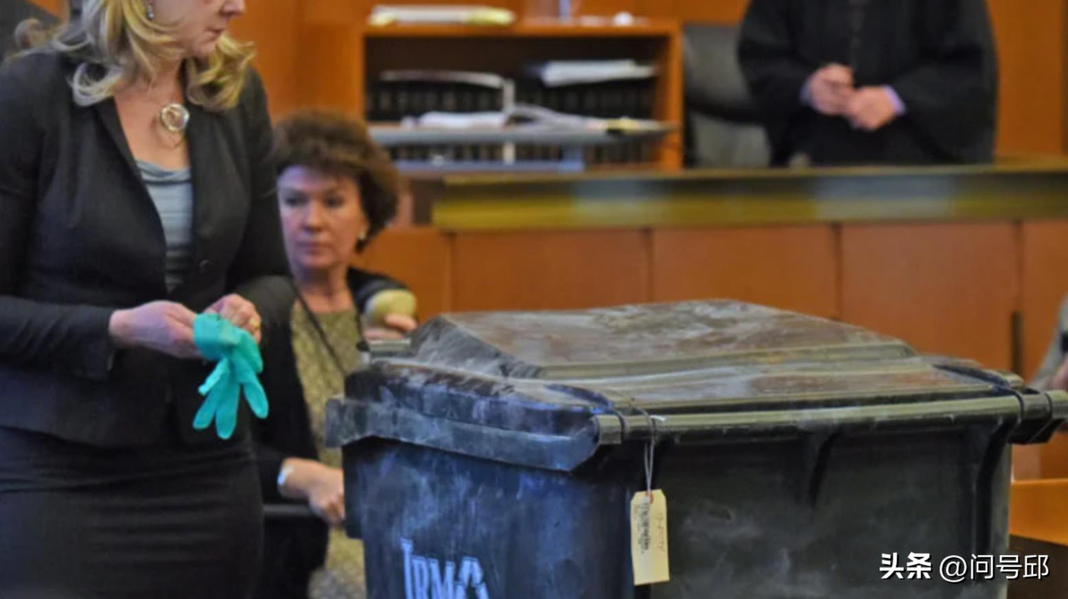 美国14岁少年在校女厕奸杀24岁女老师，凶手将尸体装进垃圾桶抛尸