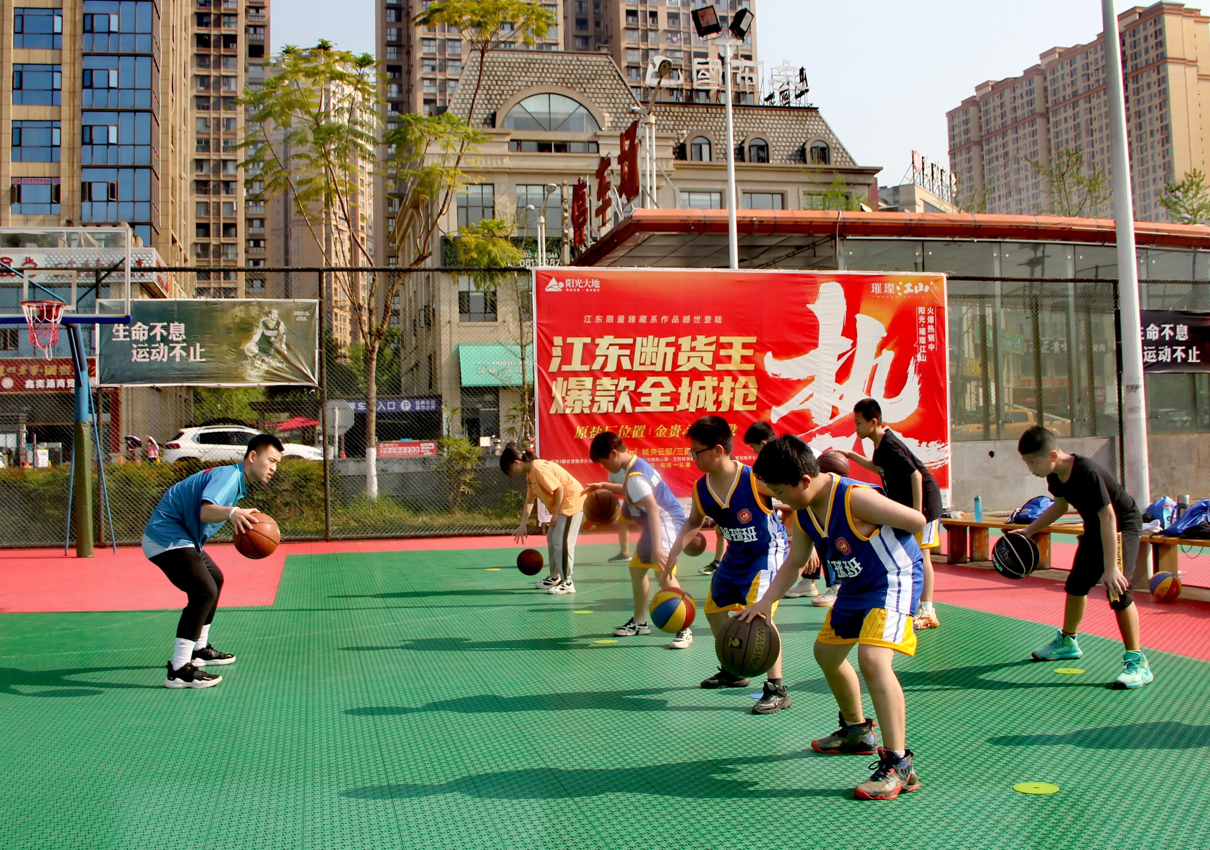 *光春**好春意浓南充奥航体育掀起春训高潮