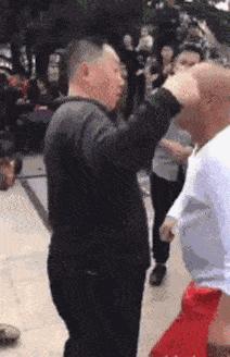 冰糕掉了一半,冰糕化在地上干了怎么清理