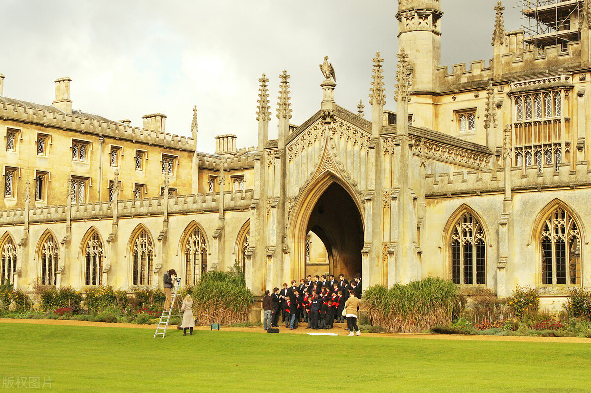 英国留学申请时间和入学时间,英国本科留学生如何申请北大清华