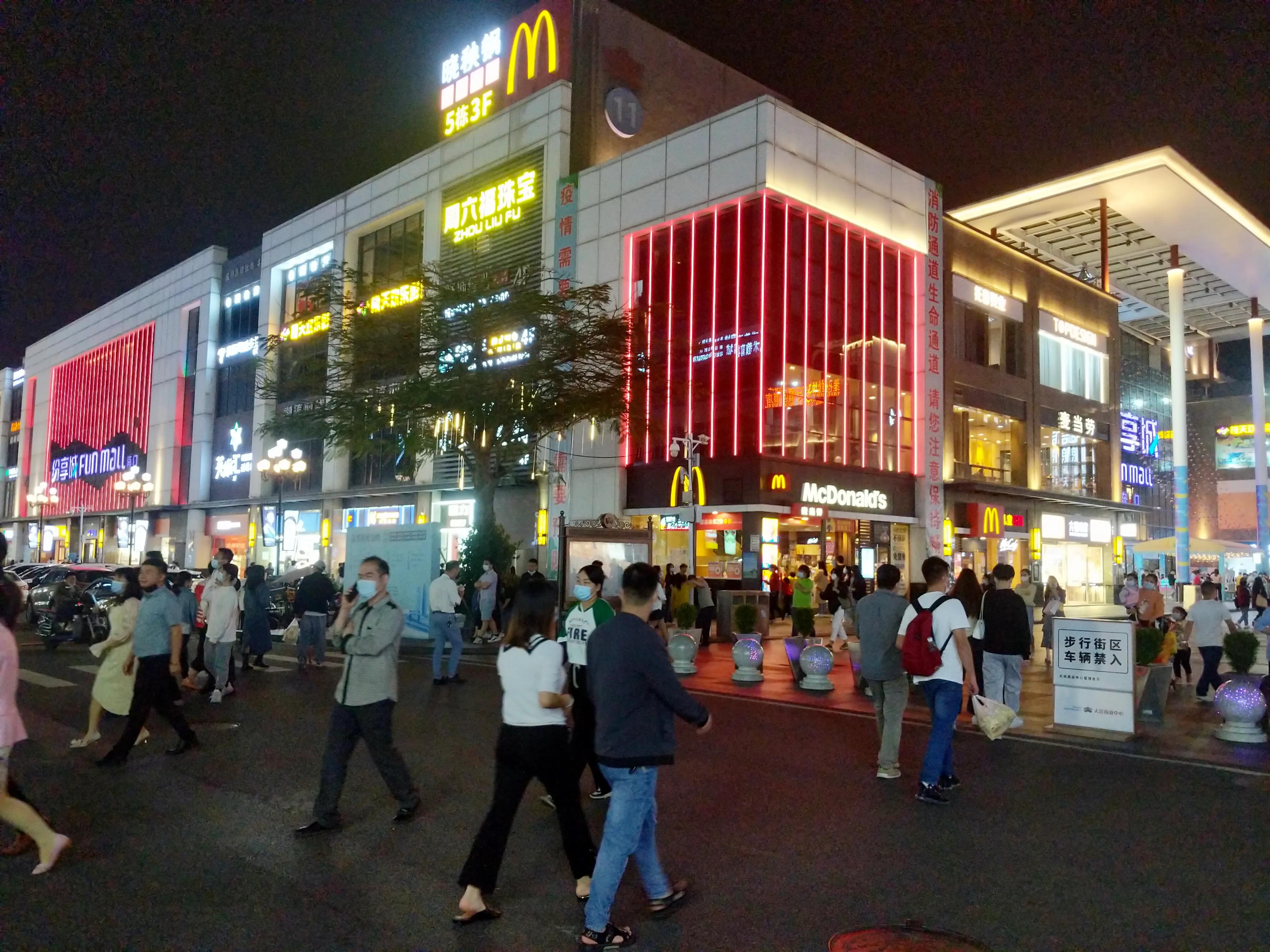 深圳龙华大浪商业街图片高清,龙华大浪商业中心有拍百天照吗