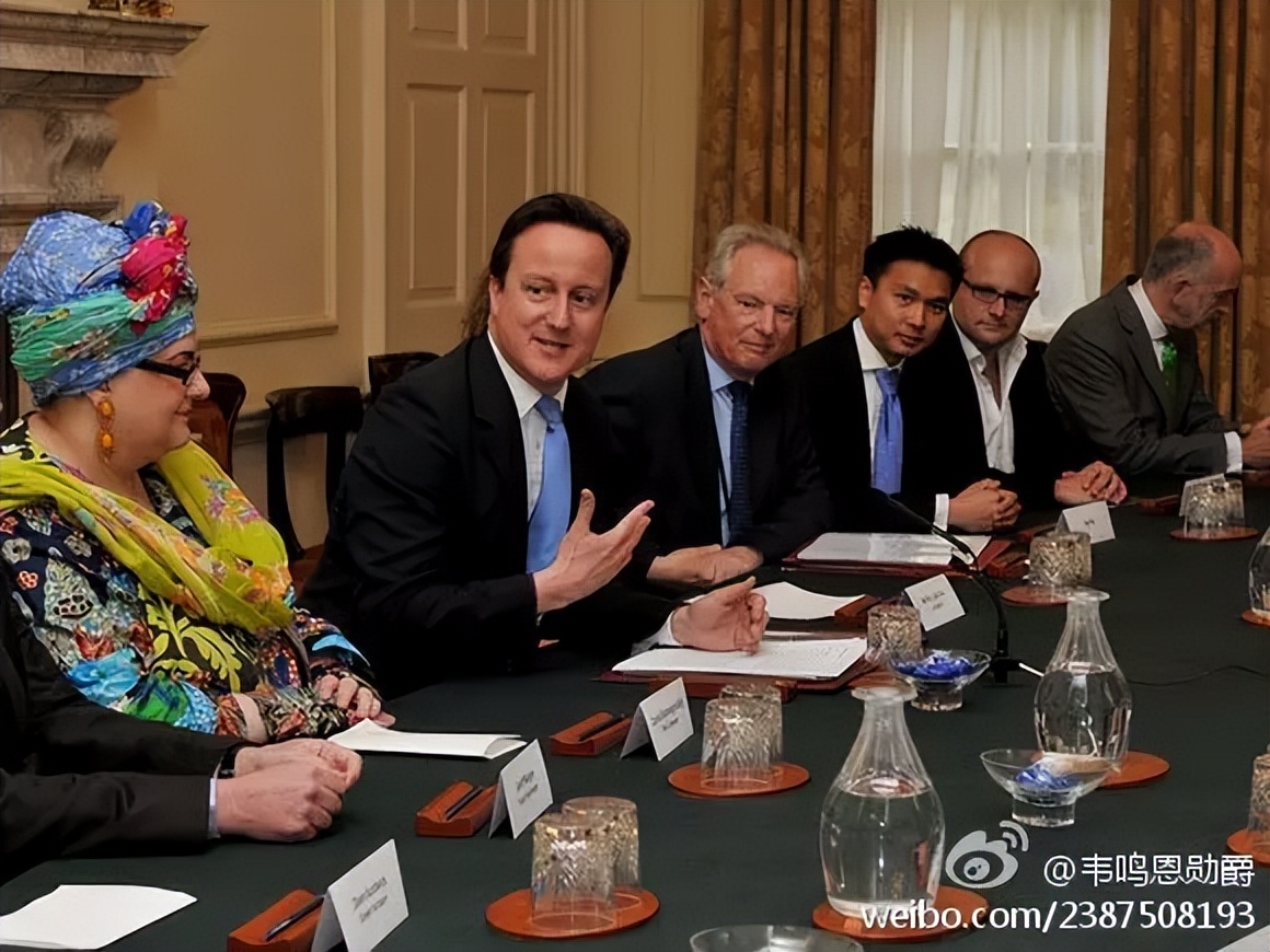 贫民窟的华裔“洗碗工”，缘何一跃成为英国最年轻贵族？