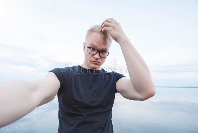 用自己的名字首字母做专属logo,用自己的字母做LOGO