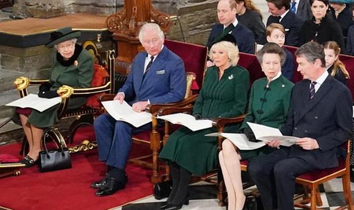 查尔斯怀念菲利普亲王,英国国王查尔斯悼念父亲