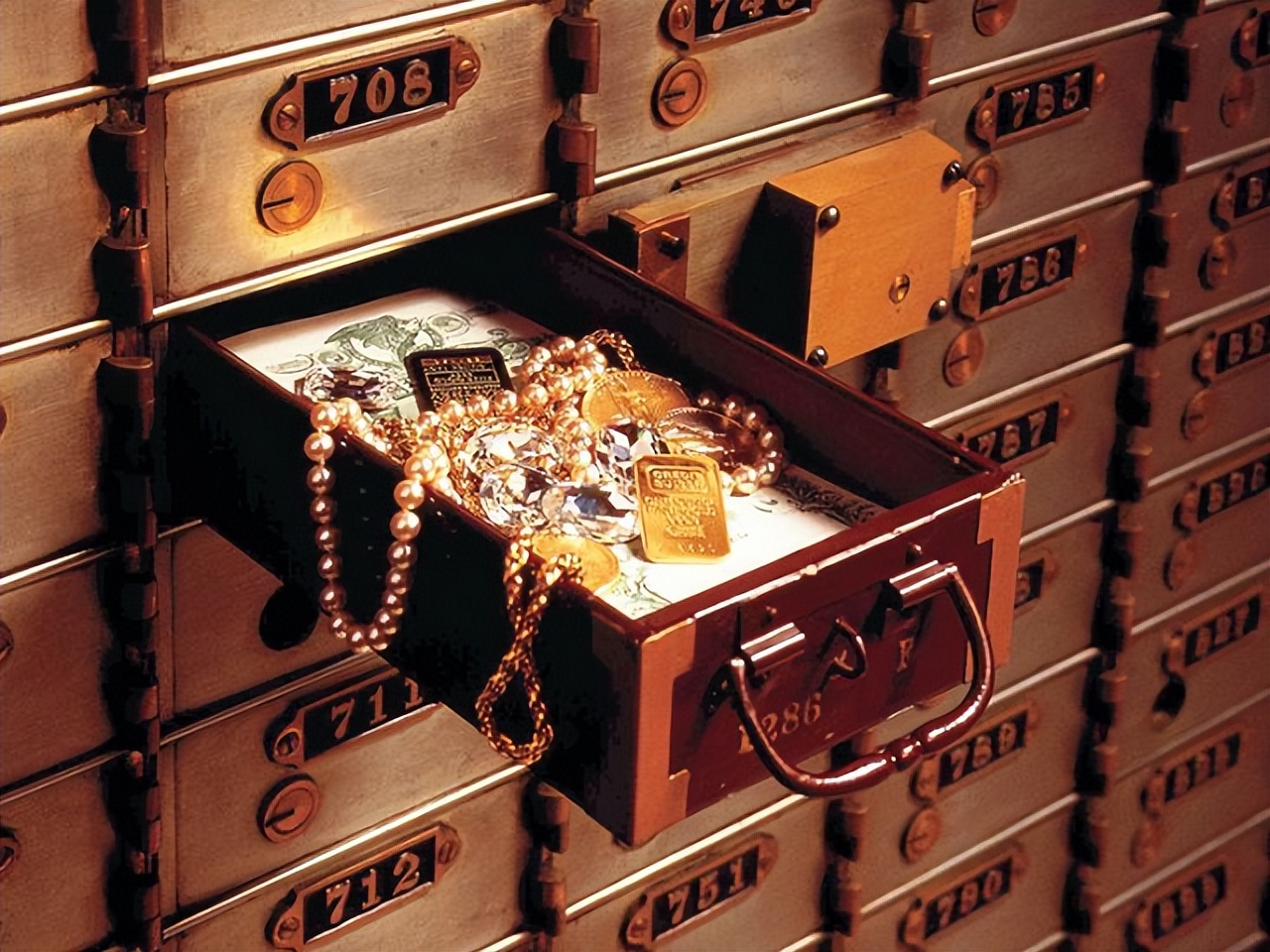 瑞士扬言制裁中国,称中国人在瑞银存了7.8万亿,网友:差点信了