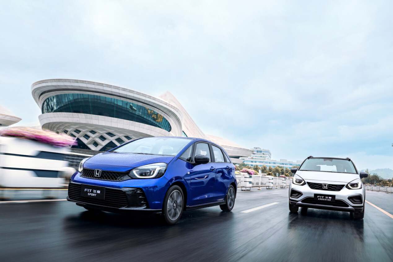 新飞度比老飞度空间更大,新飞度两款车型哪款更值得买