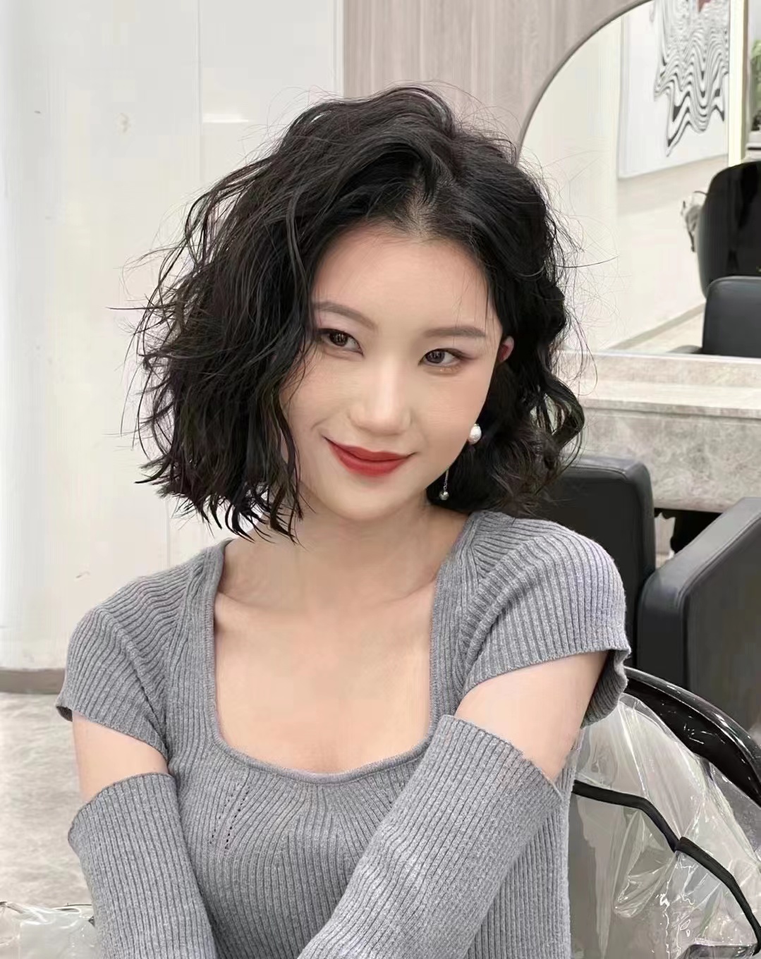 秋冬烫染发型中短发,秋冬披肩发造型短发