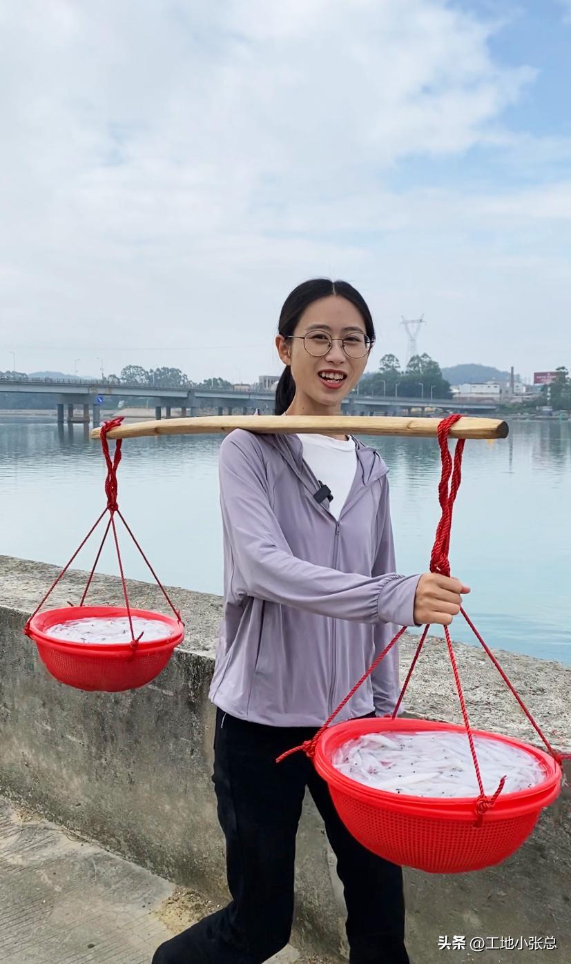 大学生奇葩摆摊,大学生摆摊走红