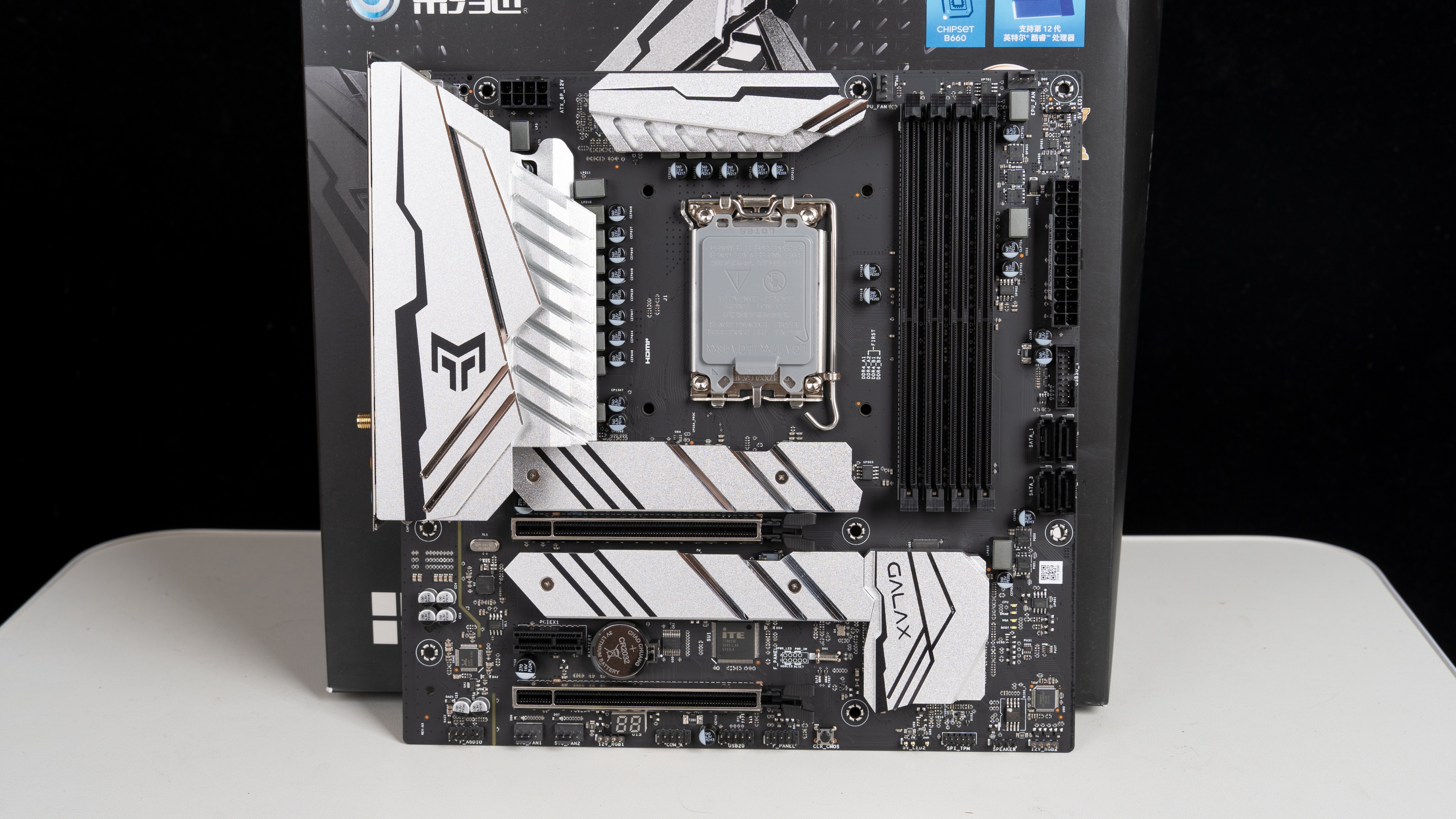 影驰b660金属大师白金版测评,影驰b660金属大师内存插槽