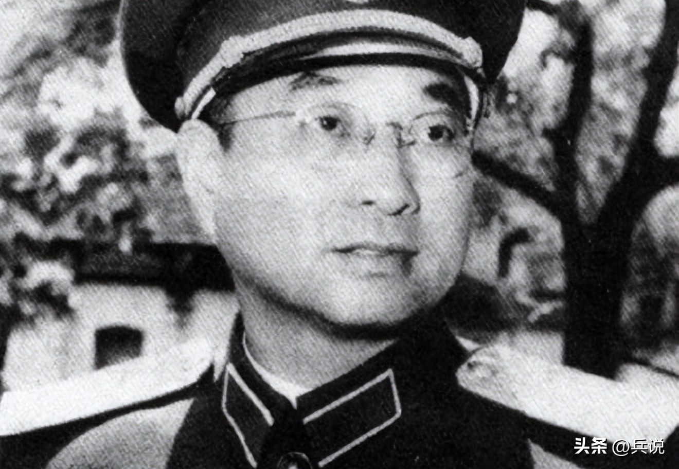 1955年授衔，陈赓闷闷不乐，贺龙安慰：是想老战友了吧