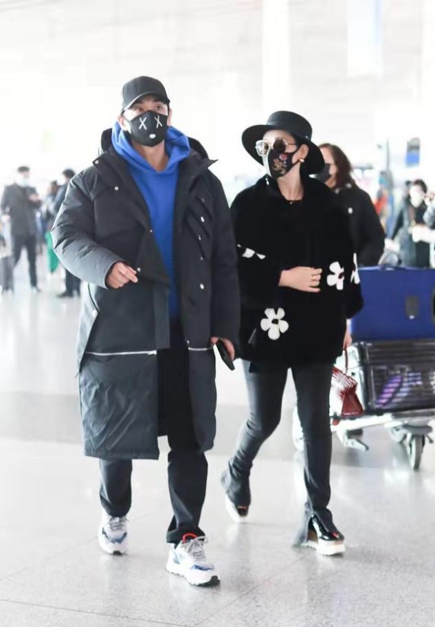 璧垫枃鍗撹韩绌胯繍鍔ㄨ韬墜鐭仴,璧垫枃鍗撶┛瑗胯鍑哄満