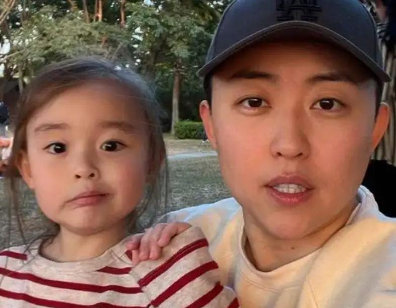 5年前，花50万买精子生下五国混血儿的叶海洋，勇敢地活出了自我