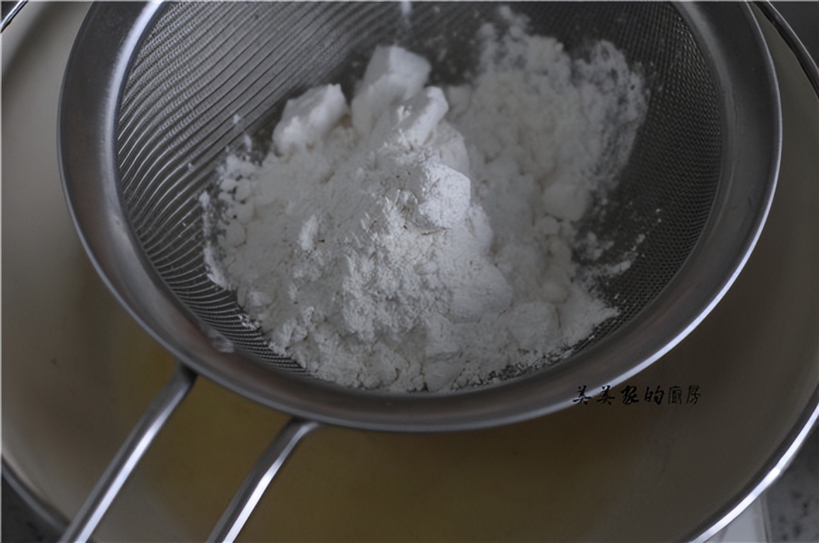 怎么做蛋糕不用电饭锅不用烤箱,怎么用电饭锅做蛋糕又软又蓬松