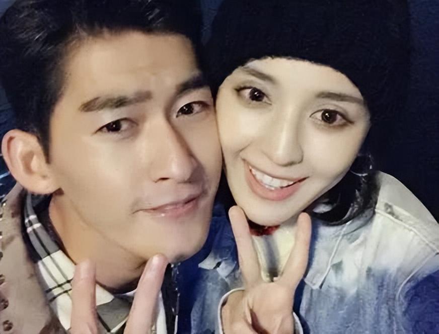 娜扎牛仔裤引争议,娜扎黑色破洞裤