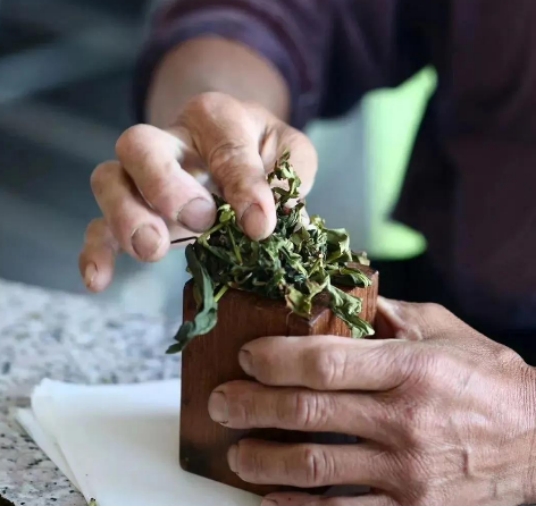 喝什么茶比较好红茶绿茶白茶,夏季喝什么茶绿茶红茶好