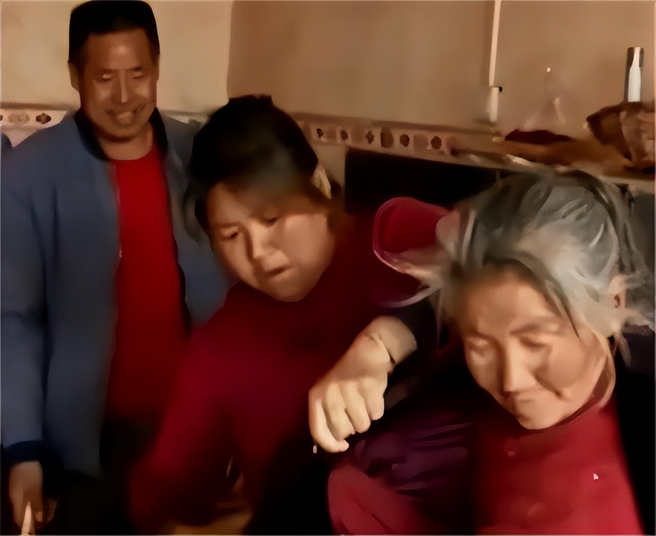 2000年陕西小伙捡到流浪老太,捡到流浪老太13年