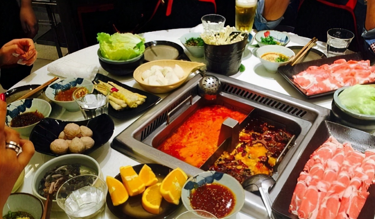 为什么吃完海底捞就肚疼,为什么吃完海底捞身上没有火锅味