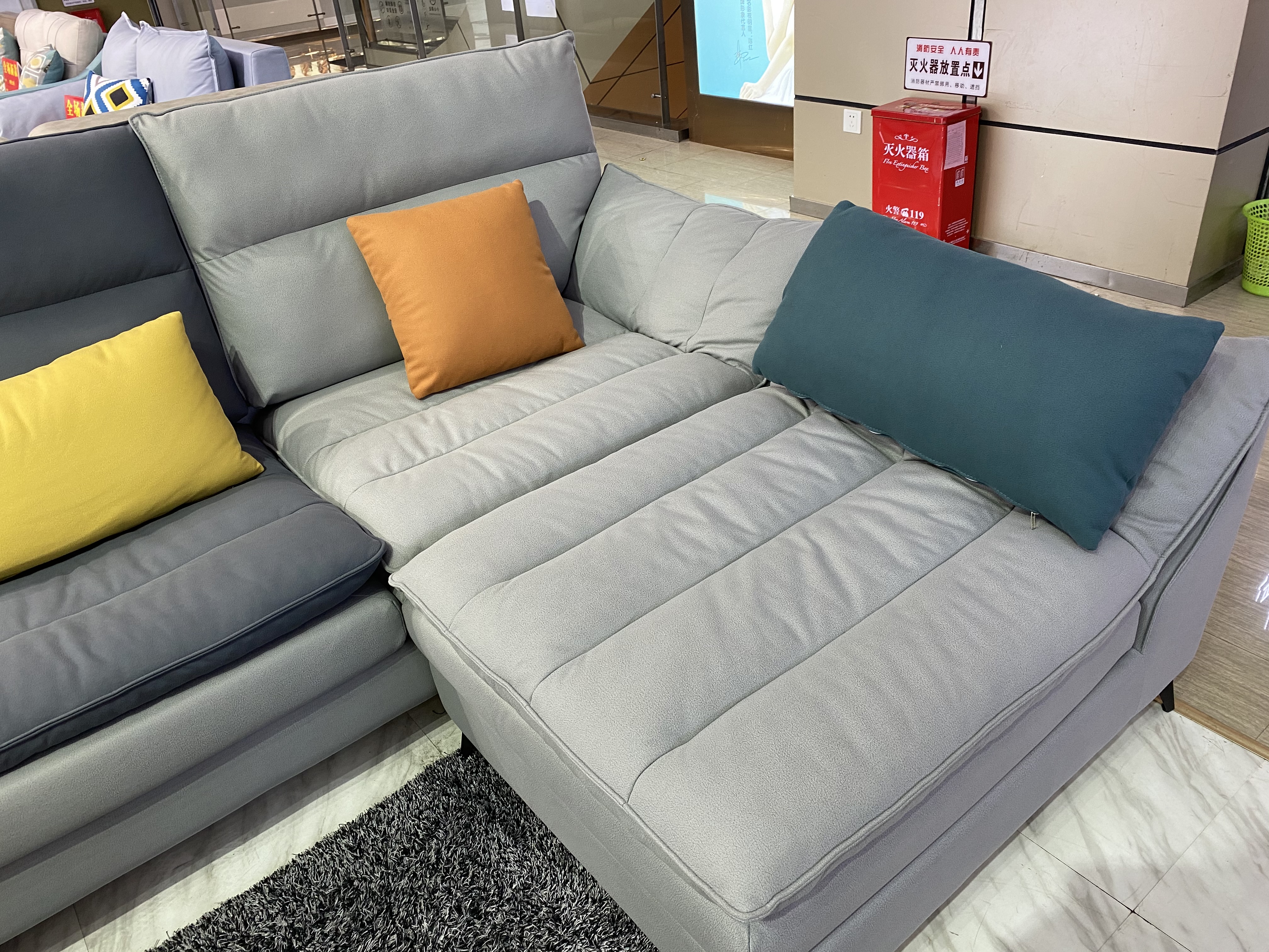 4000左右沙发选乳胶还是海绵,沙发填充物纯海绵好还是乳胶好