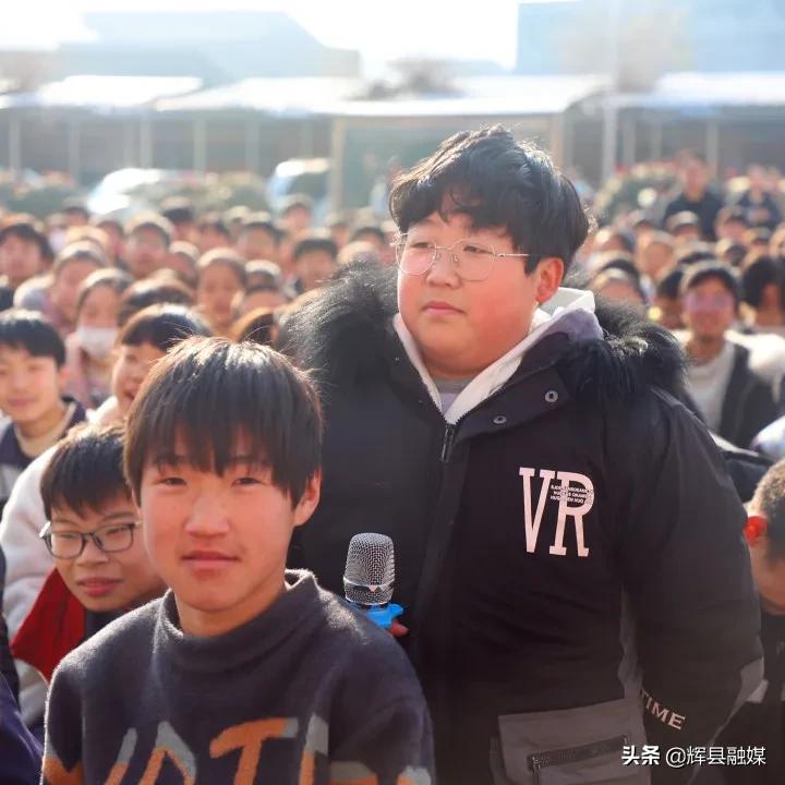 河南辉县丨法治护航成长路——市检察院走进南村镇中心校开展“送法进校园”活动