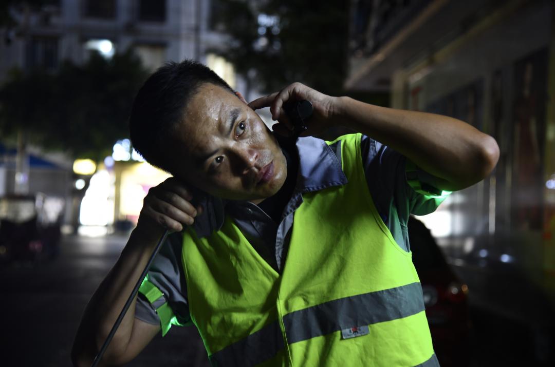 探漏者李锐：用耳朵为管网“把脉”的“城市医生”