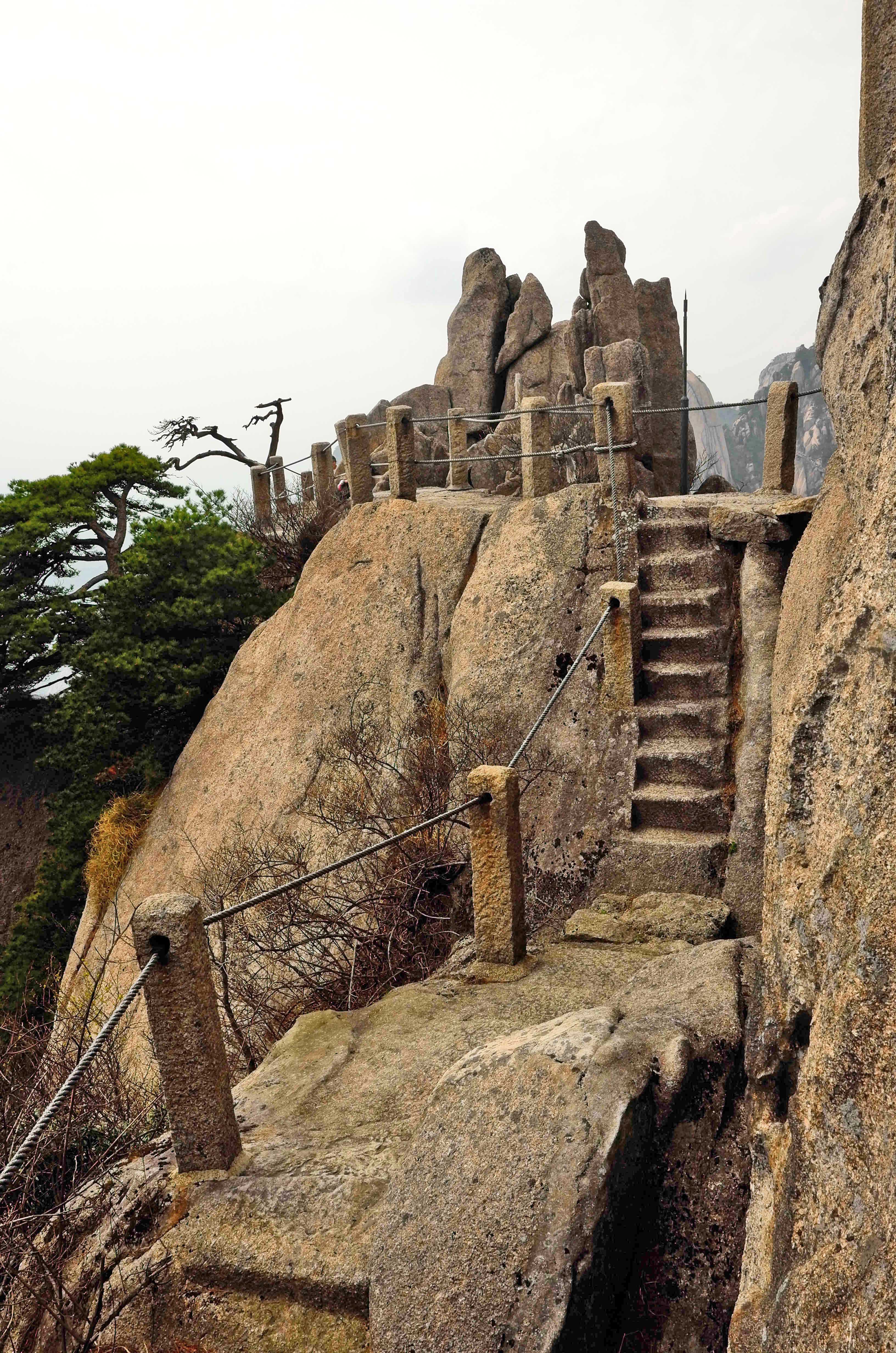 黄山天都峰会走鲫鱼背吗,黄山天都峰鲫鱼背第一视角