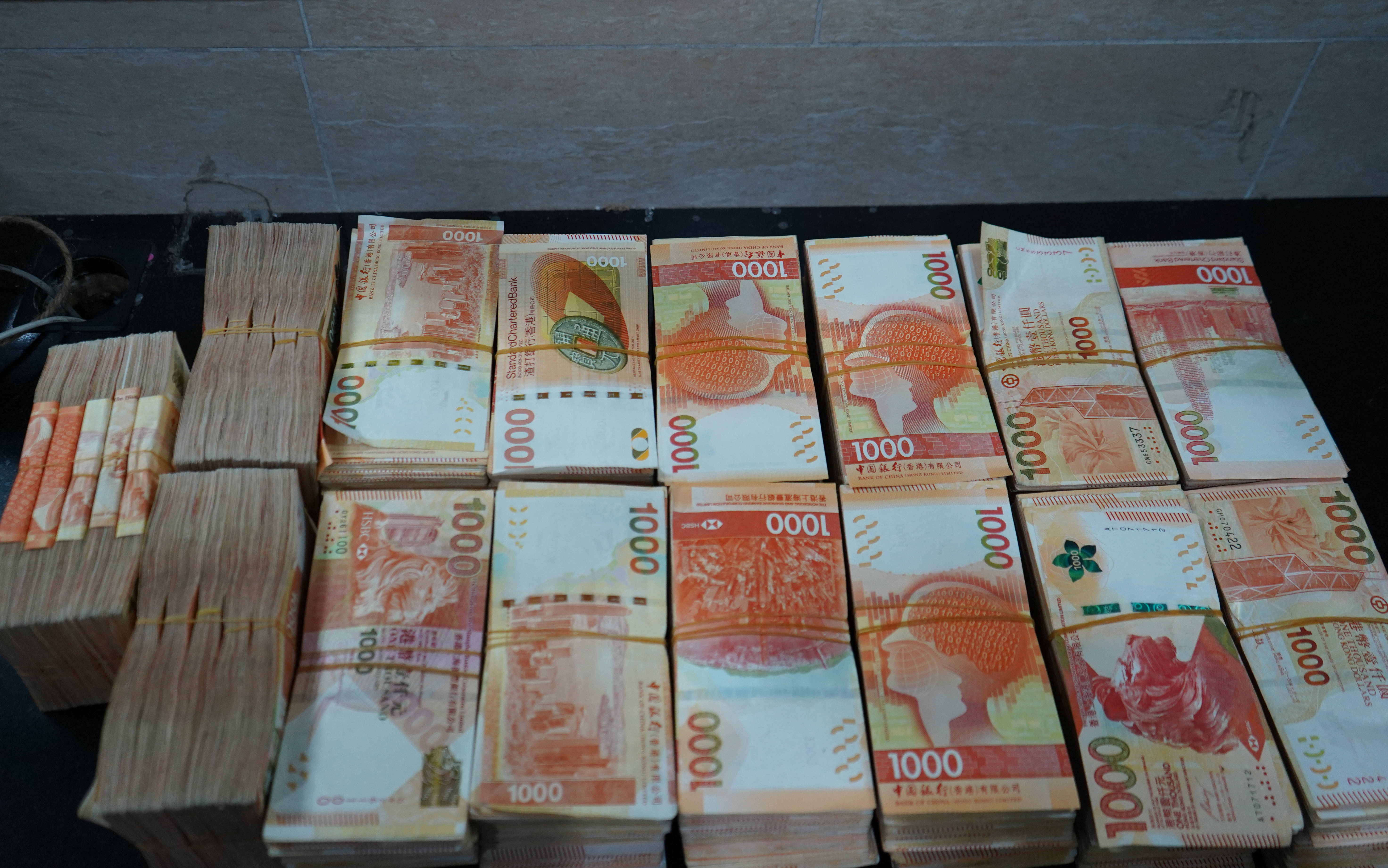 新手去香港旅游需要办什么证件,去香港旅游要注意的事项