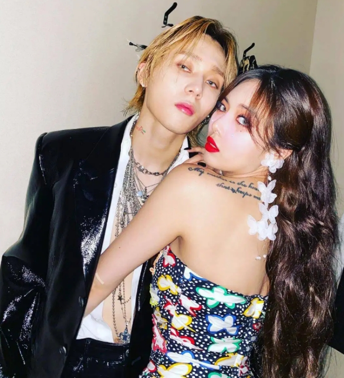 韩国女星露脐上衣 (韩国女明星露肩上衣)