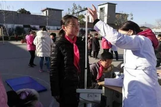 十二岁女孩吃什么让身高长高,10岁女孩身高132吃什么促进长高