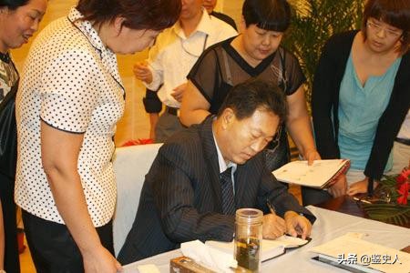 昔日河北首富：坐拥千亿帝国，家中27个保姆，最后却带儿子自首