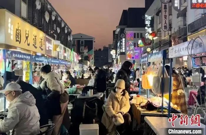 摆摊500元的小生意,挑战在杭州摆地摊月入10w第二天