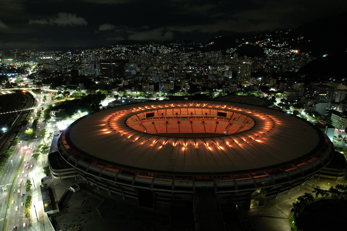 这个擦皮鞋出身的黑小子,为何让全世界为他默哀?