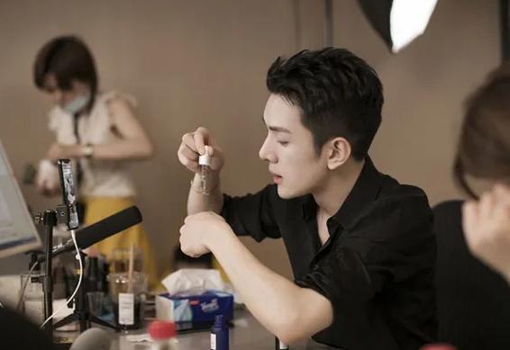 李佳琦公司招聘实习生信息,李佳琦在线招聘