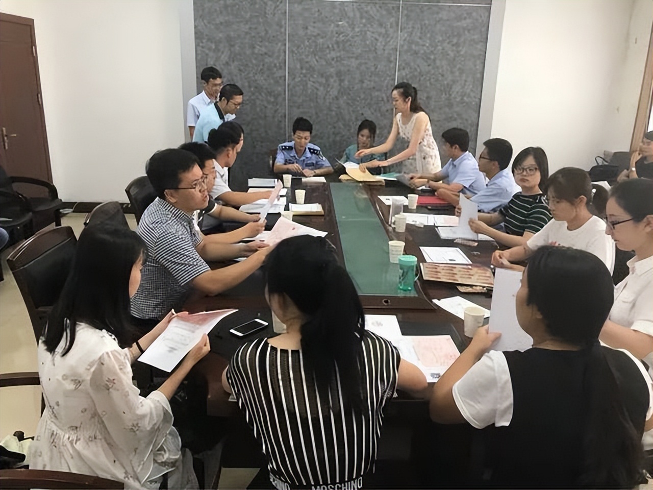 选调生去区好还是去县好,省选调生怎么会到人社局上班