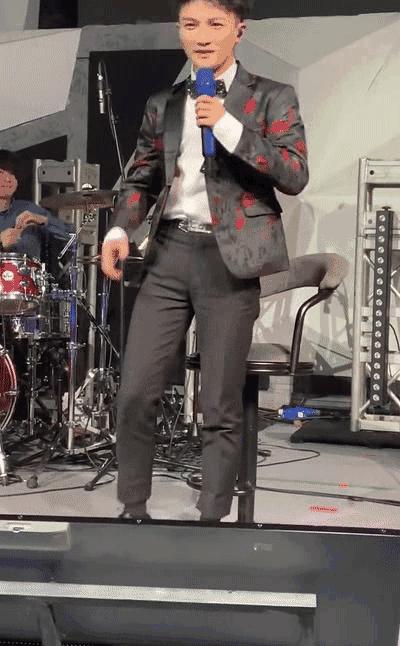 明星的搞笑瞬间尴尬名场面,明星上台的尴尬瞬间